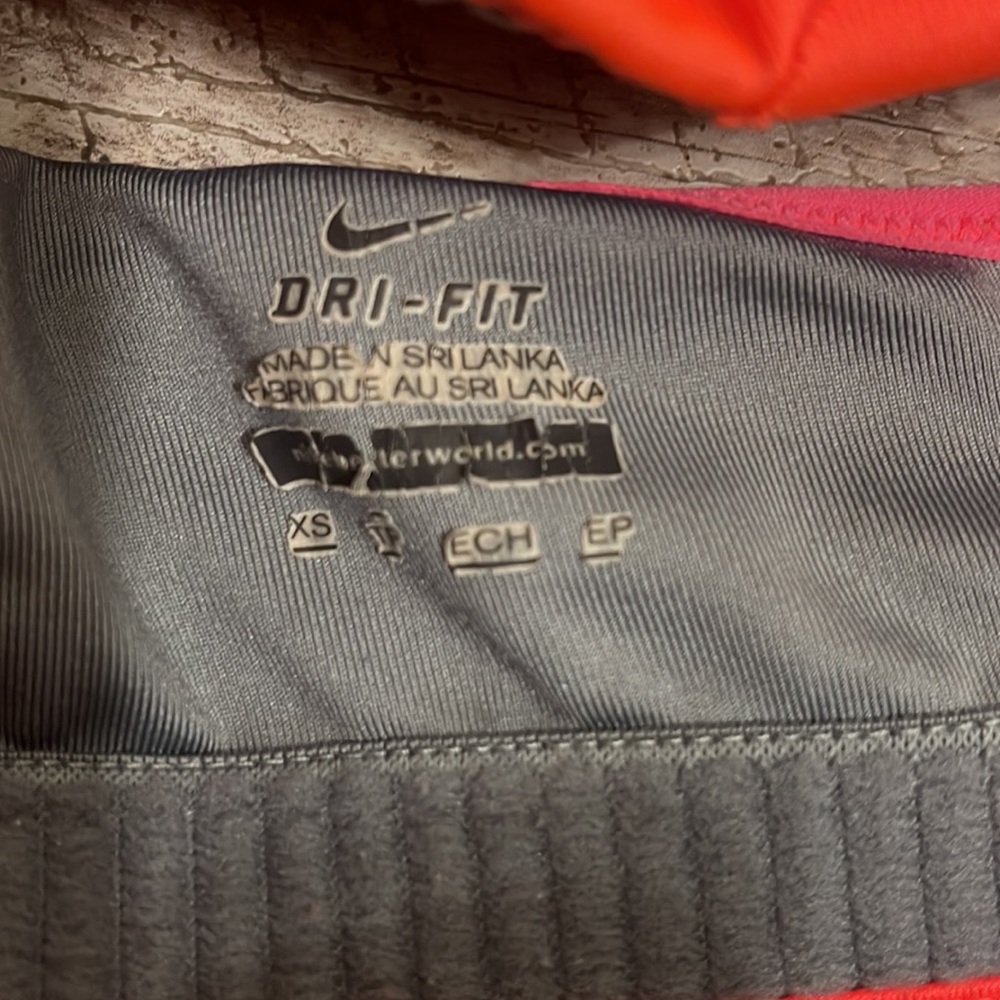 Nike sports bra size XS - Picture 5 of 6